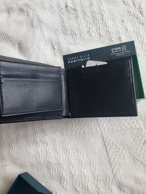 Perry Ellis Portfolio Black Leather Bi-Fold Wallet